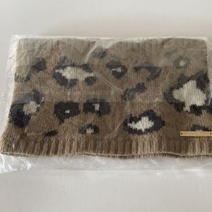 NWT Michael Michael kors headband/ neck gaiter Camo animal print Saks gift box🎁